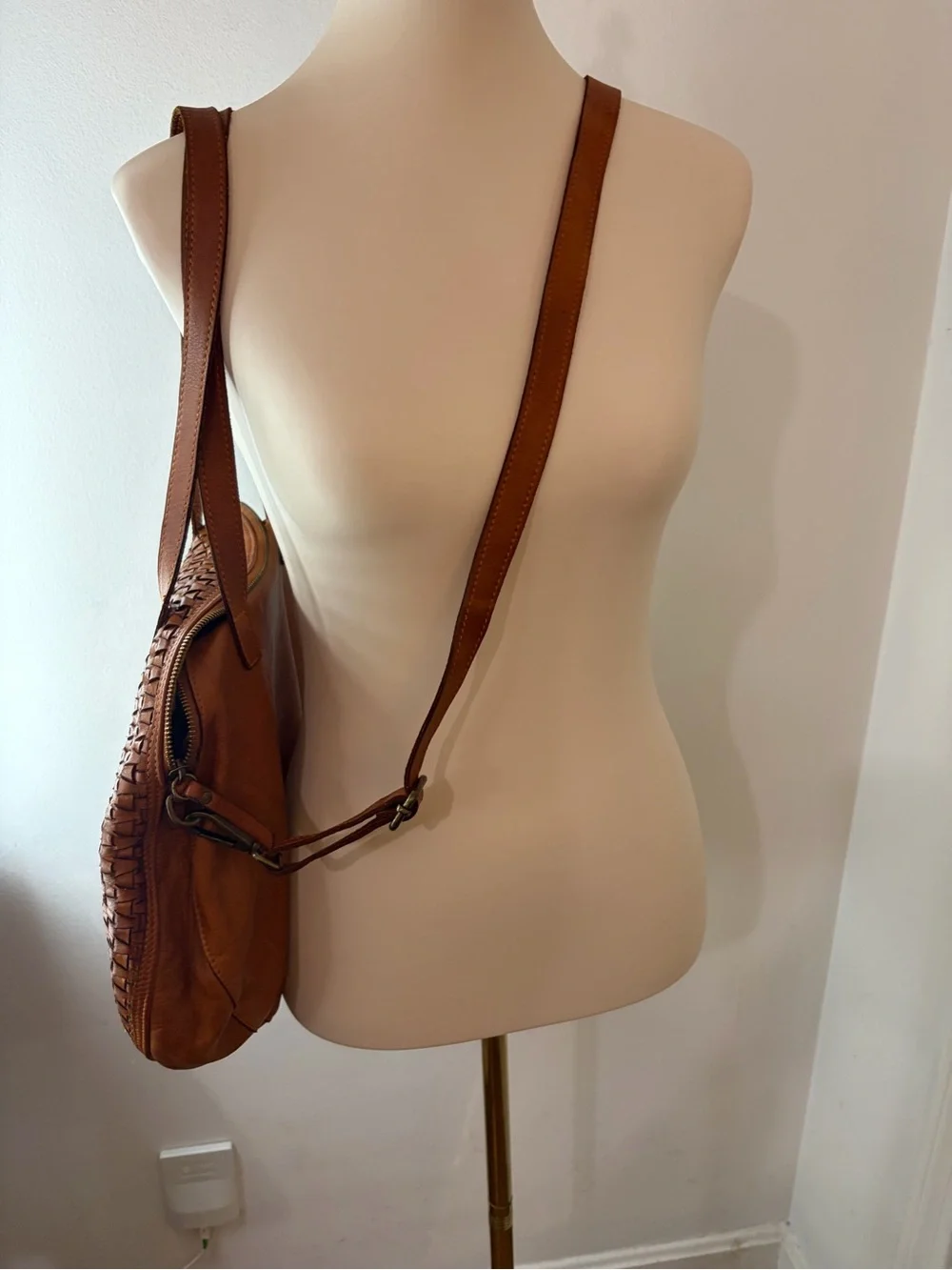 Sundance Woven Round Tote Leather with shoulder Handles Crossbody Cognac Brown